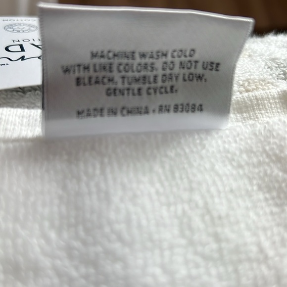 Common Thread Bath Towel Set Cream Gray Tan Dot Striped 100% Cotton 2 pc NEW - Picture 7 of 8